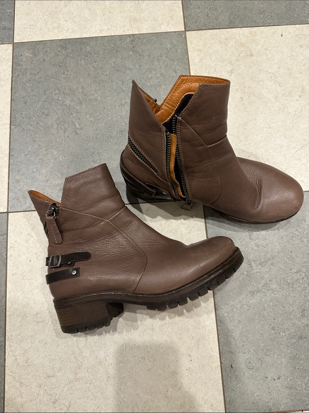 Bueno 38 leather boot